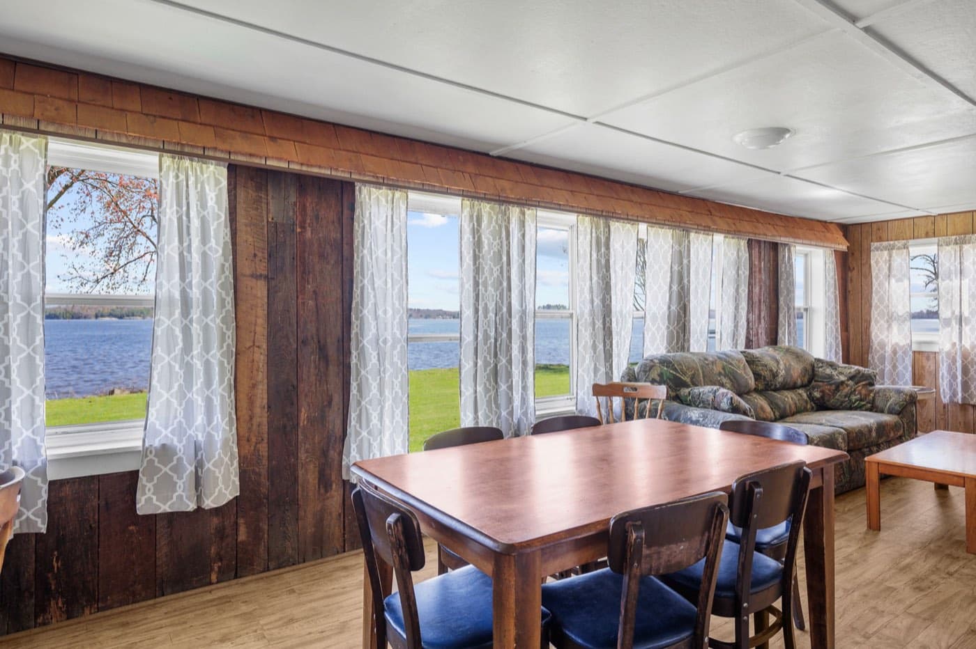 Lakefront 3-4 Bedroom Cottages